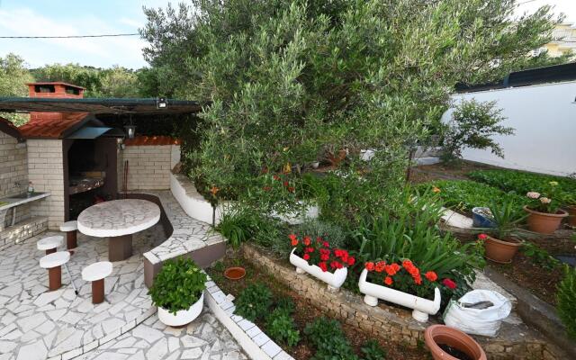 Mihovilovic - 50 m from beach - A2(6+1)