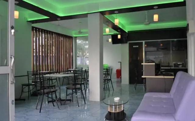 Atoll Seven Inn