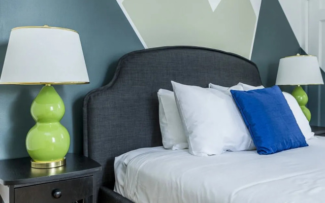 Posh Mile End Suites by Sonder