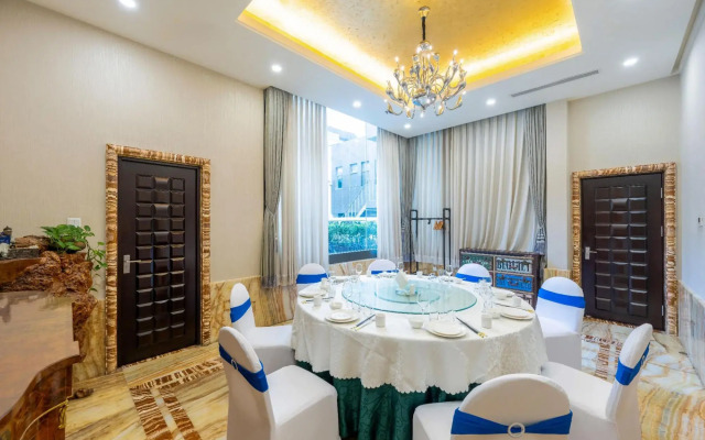 AC Embassy Hotel