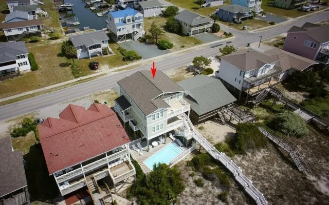 R & R By The Sea 4 Bedroom Home by RedAwning