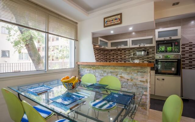 2 BDRM flat with 260m2 garden-Congress/Beaches by Weekome