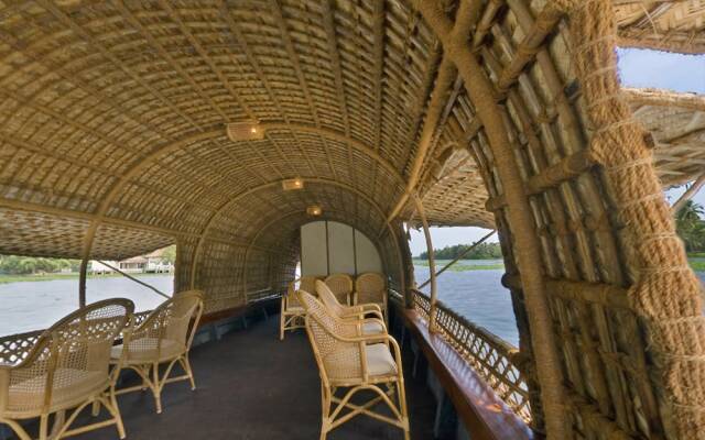 The Oberoi Vrinda, Luxury Kerala Cruiser