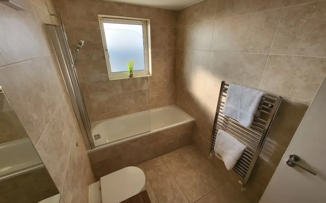 Seafront 3 Bed Duplex Apartment, Portland