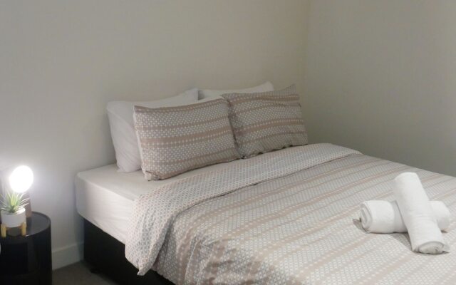 Holistay Fulton Lane 41 Luxury Home – Guest Rooms – Melbourne