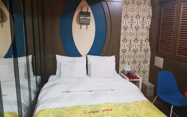 Couple Motel