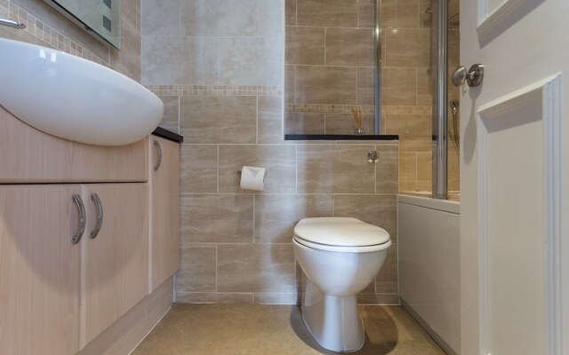 1 Bedroom Flat in Chelsea Sleeps 4