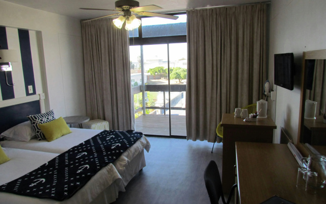 Hoedjiesbaai Hotel