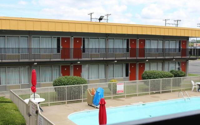 Econo Lodge Paducah West I-24