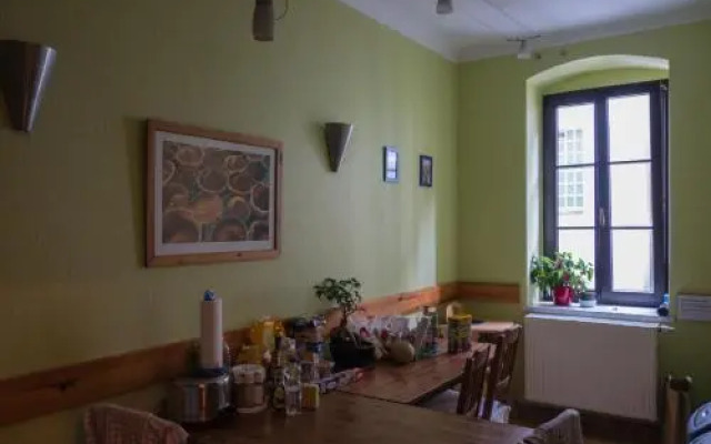 Louise 20 Hostel