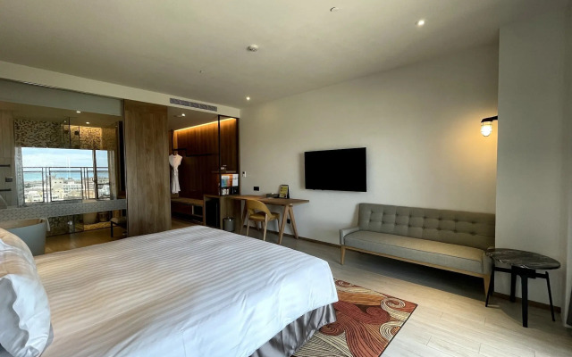 Discovery Hotel