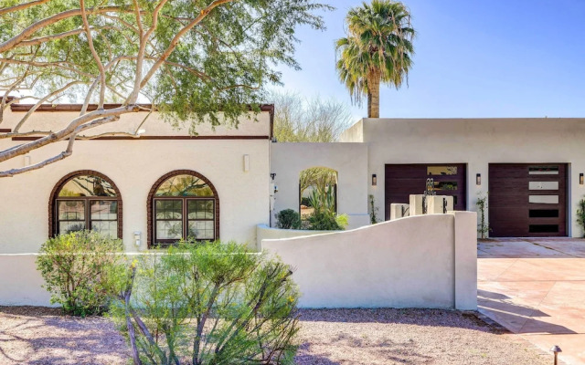 Paradise Valley Abode: Pool, Near Downtown Phoenix
