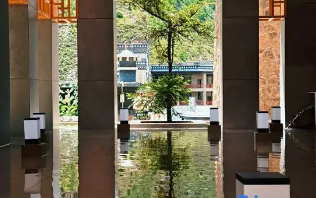 SANTA Shaanta Ya Mountain Lodge