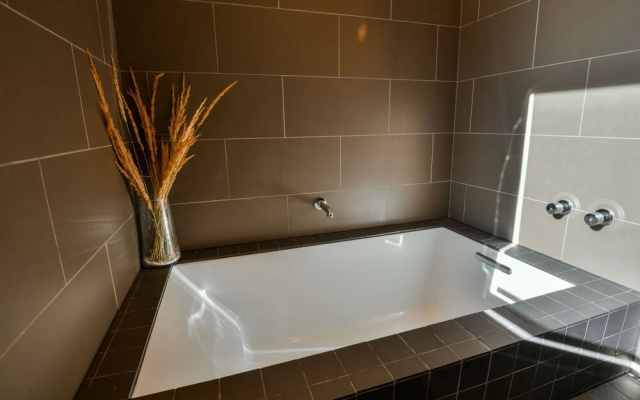 Arroyo Rez - in the beautiful red rocks of Moab with private hot tub