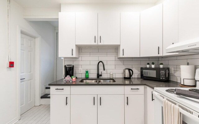 Warm Cozy 2 Bedroom Apartment w Netflix