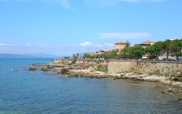 Casa dels Misteris a terrace on sea