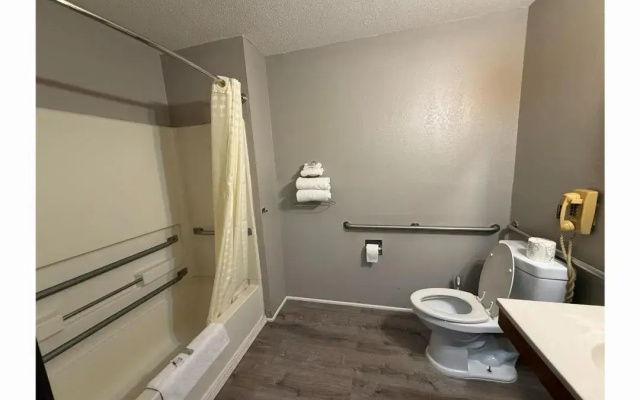 Coldwater Inn & Suites near I 69