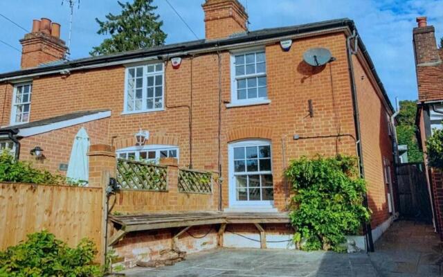 Stunning 2 bedroom cottage with Garden Office