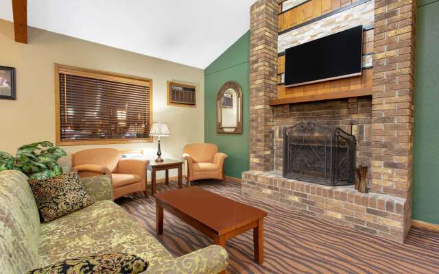 AmericInn by Wyndham West Bend