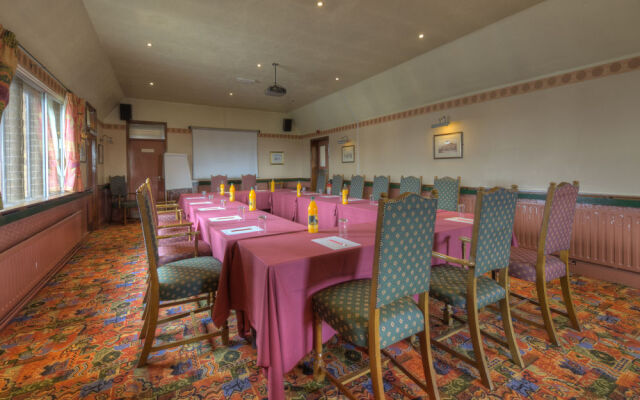 The Longshoot Hotel by Greene King Inns