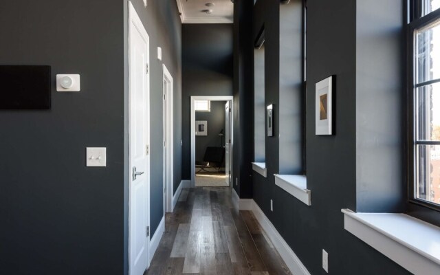 Bordeaux - Luxe LF Square Apts with Rooftop by Zencity