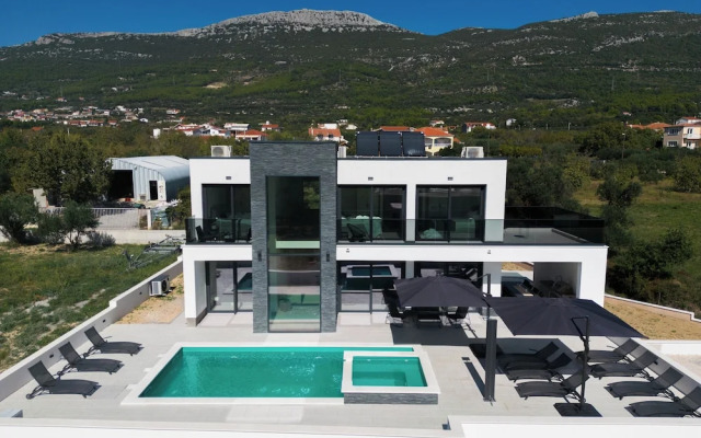 Villa Just be Happy by Trawelltopia