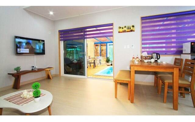 Camino Poolvilla Pension