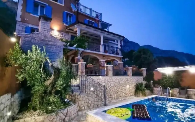 Luxe House