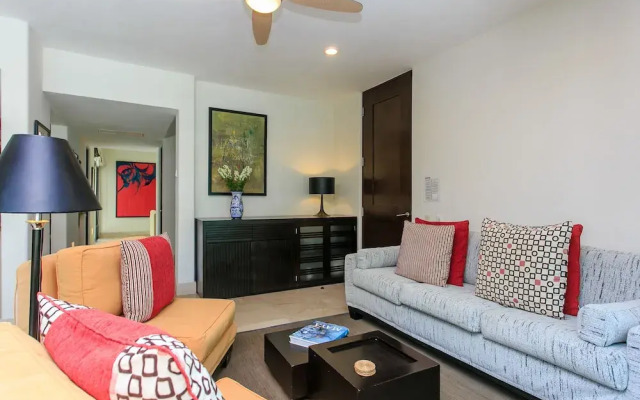 Via 38 Penthouse Laguna by Moskito