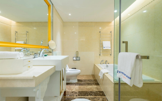 Wyndham Grand Plaza Royale Ningbo