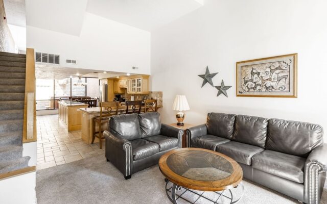 Park Avenue Upgraded 3 Bedroom Condominiums