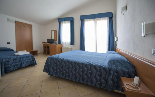 Hotel Isola Rossa - Image 5