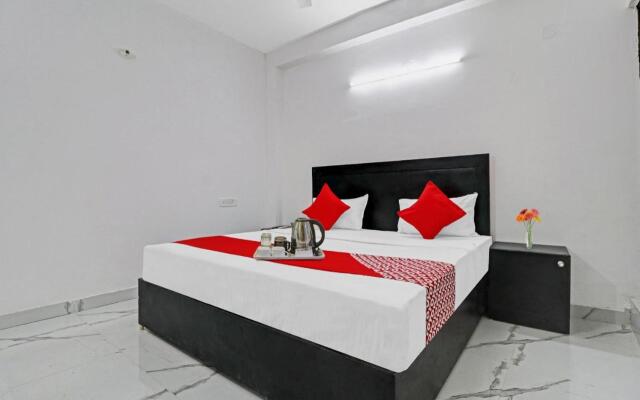 Oyo 90151 Relax Inn Plaza