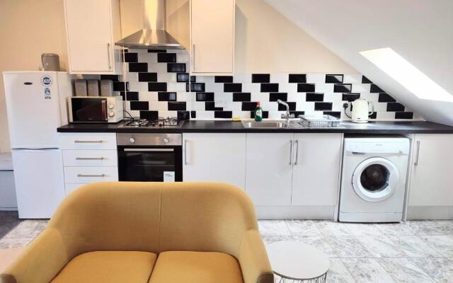 Crystal Suite 4 - private parking - metro