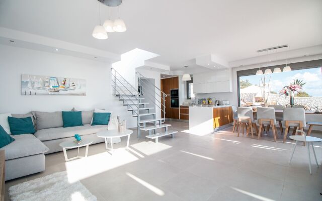 Francis Luxury Villa