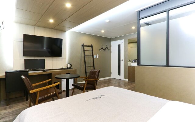 Louis Hotel