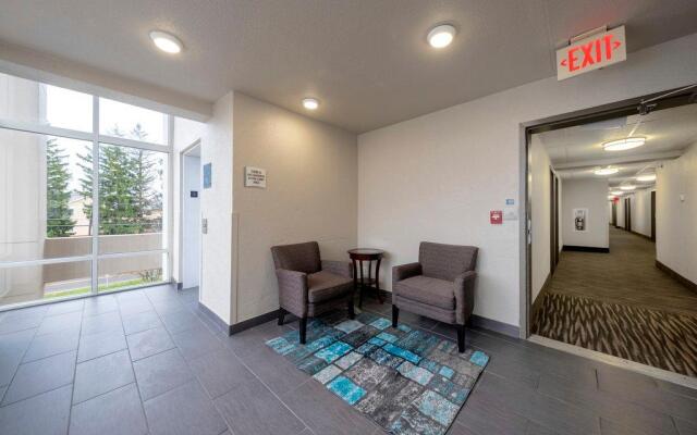 HomeTown Inn by Red Roof East Syracuse