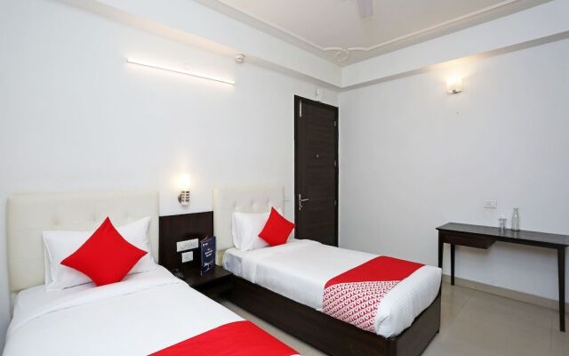 OYO 18931 Flagship Azad Square Medanta