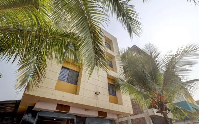 Royal Rest Rooms by OYO Rooms
