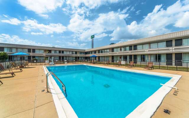 Quality Inn & Suites Vandalia near I-70 and Hwy 51