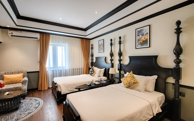 Monarque Hotel