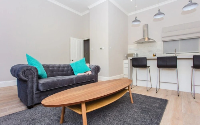 Modern & Spacious 1 Bedroom Apartment in London