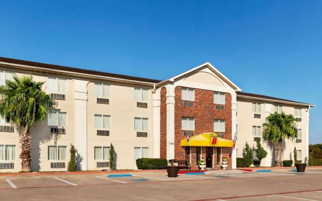 Super 8 by Wyndham Waco University Area