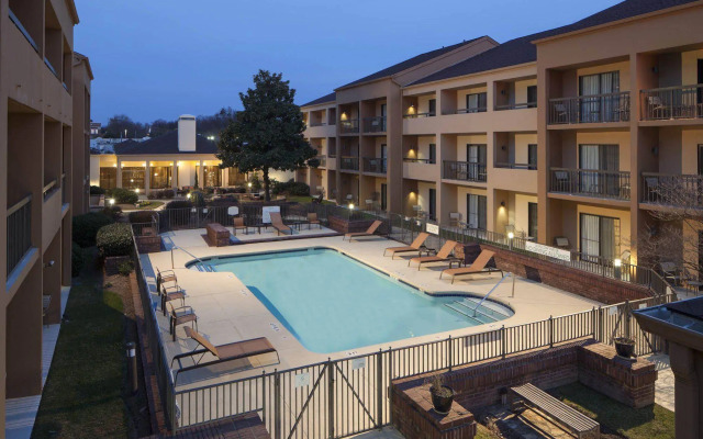 Courtyard by Marriott Greenville Haywood Mall