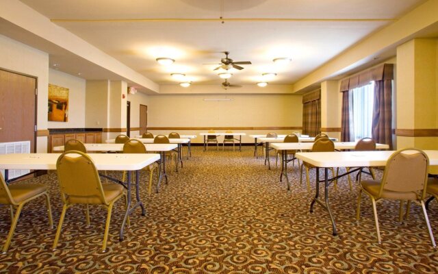 Holiday Inn Express & Suites Kingsville by IHG