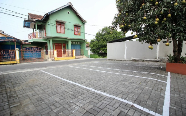 RedDoorz Plus @ Jalan Damai 2