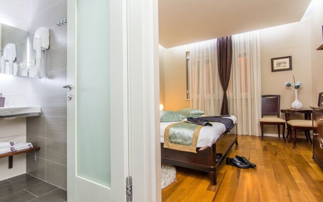 Scallop Regent Rooms