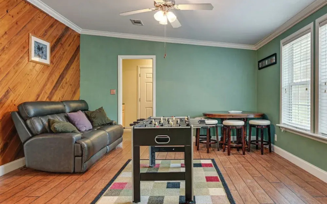 Weeki Wachee Family Getaway: Canal-front Home