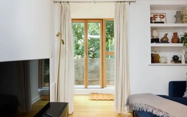 The Gwendolen Retreat - Inviting 2BDR Apartment with Balcony