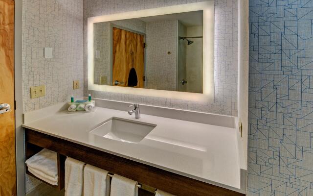 Holiday Inn Express & Suites London by IHG